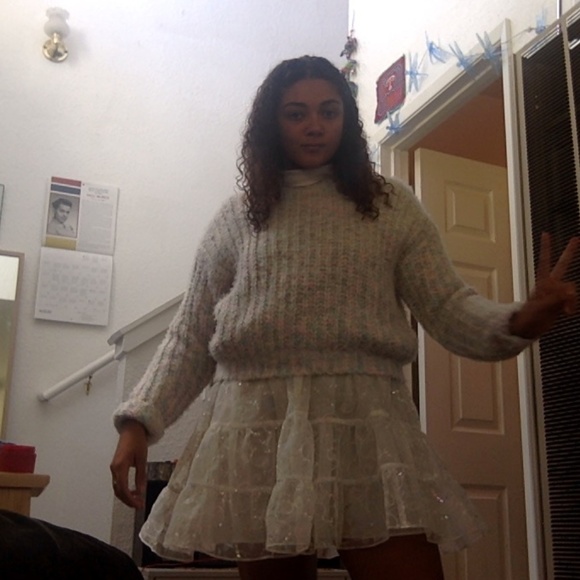 Meet your Posher, Lauren - Picture 2 of 7